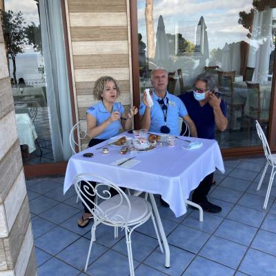 015 Angela E Francesco Non Riescono A Fare Colazione C E Sempre Qualcuno Che Disturba