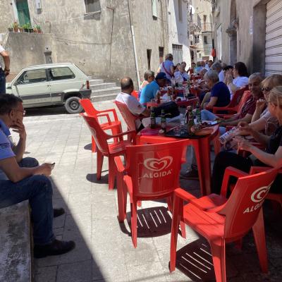 084 Alla Ricerca Dell Ombra Per Il Nostro Meritato Pranzo