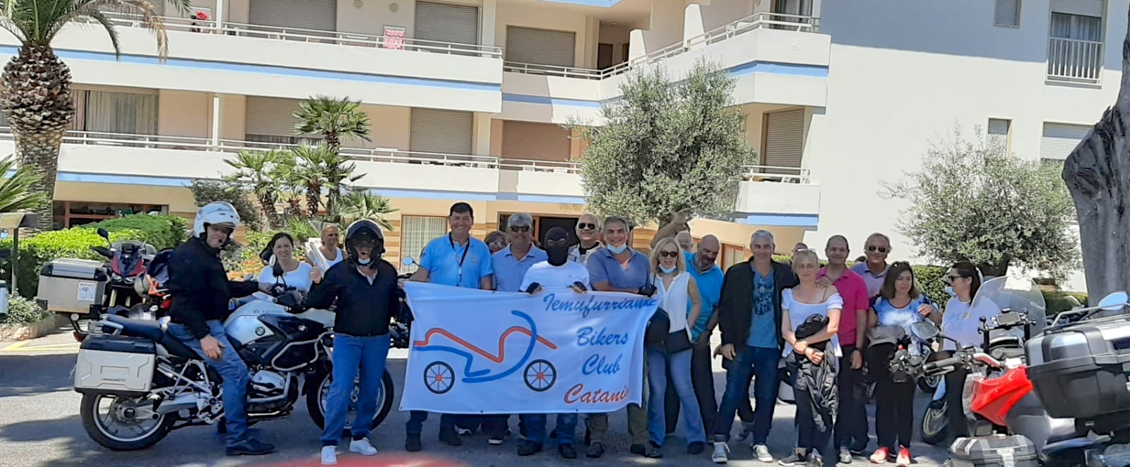 010 Prima Di Partire La Signora Ceremigna Ci Immortala In Una Foto Di Gruppo Con Diabolik