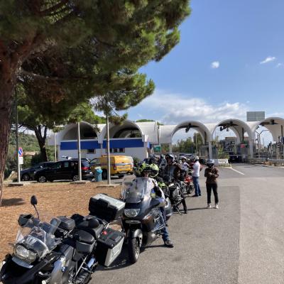 002 Al Casello In Attesa Che Tutti Paghino