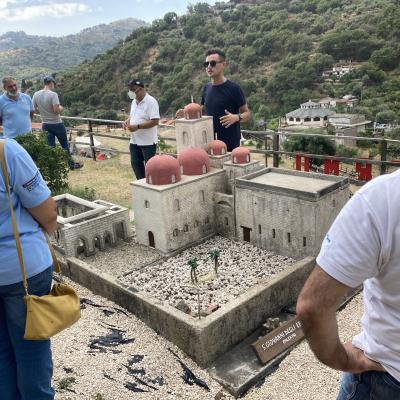 013 La Nostra Guida Oscar Inizia A Spiegarci Il Percorso Per Le Varie Regioni Della Sicilia 