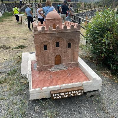 037 La Posizione Del Posto Molto Interessante E Oltre Che Puoi Rilassarti Sia Girando Per Il Parco
