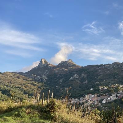 035 Raggiungiamo Novara Di Sicilia Con La Sua Rocca E La Sfinge Che Protegge La Citta 