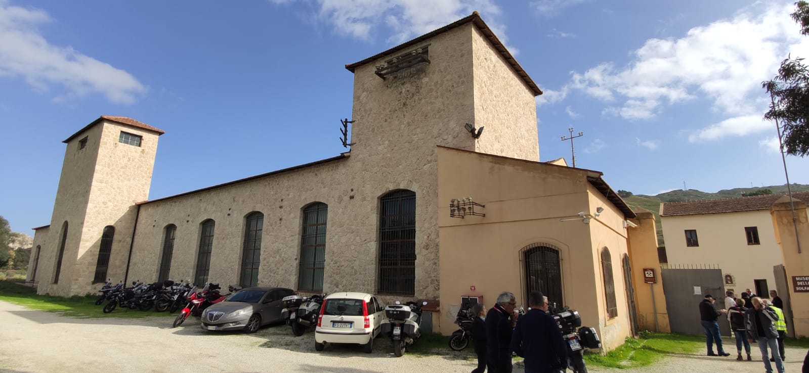 004 Ci Apprestiamo Ad Entrare