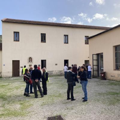 005 In Attesa Diessere Chiamati Per Iniziare La Visita