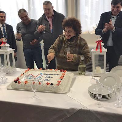 036 Incarichiamo Santina Del Taglio Della Torta Auguri