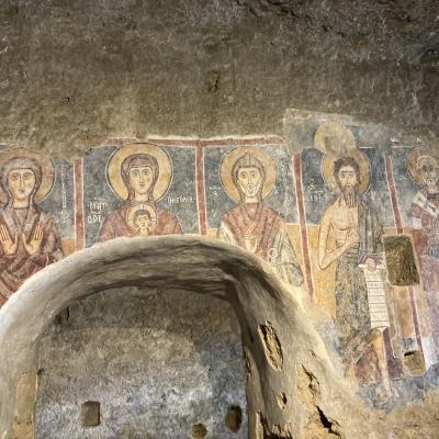 022 Sulla Parete E Raffigurata Una Sequenza Di Cinque Figure Sacre Datati Al Xiii Secolo