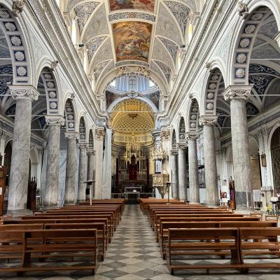 049 Ha Impianto Basilicale A Tre Navate Secondo Lo Schema Tradizionale Delle Basiliche Memorie O Funerarie