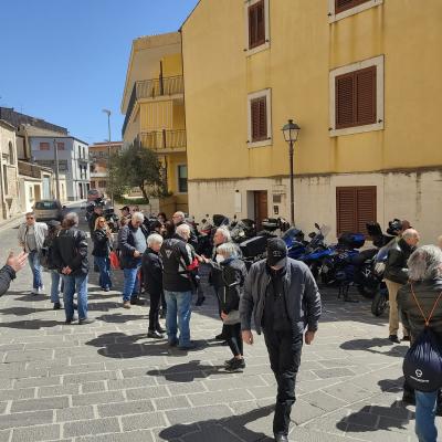 016 Parcheggiate Le Moto Si Richiama A Raccolta Il Gruppo