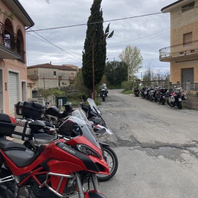 14 Ed Anche Lungo La Piazza Arena Contrada Laise