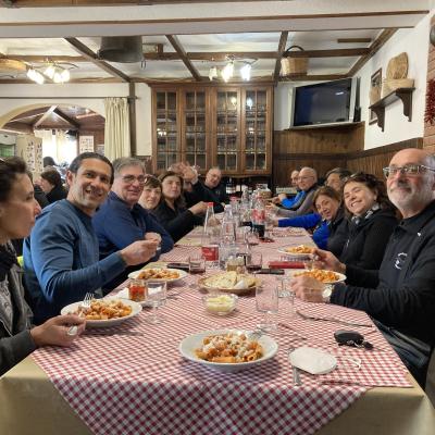 18 Claudio Salvo E Tutta La Tavolata Giulivi E Arrivata La Pasta