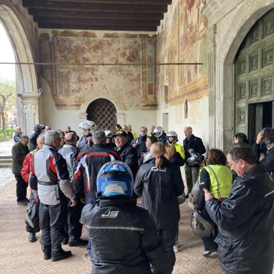 33 L Ingresso Della Chiesa Ha Alla Base Due Leoni Il Portone Ligneo E Intagliato A Riquadri E Sormontato Dallo Stemma Di Rivello Datato 1514