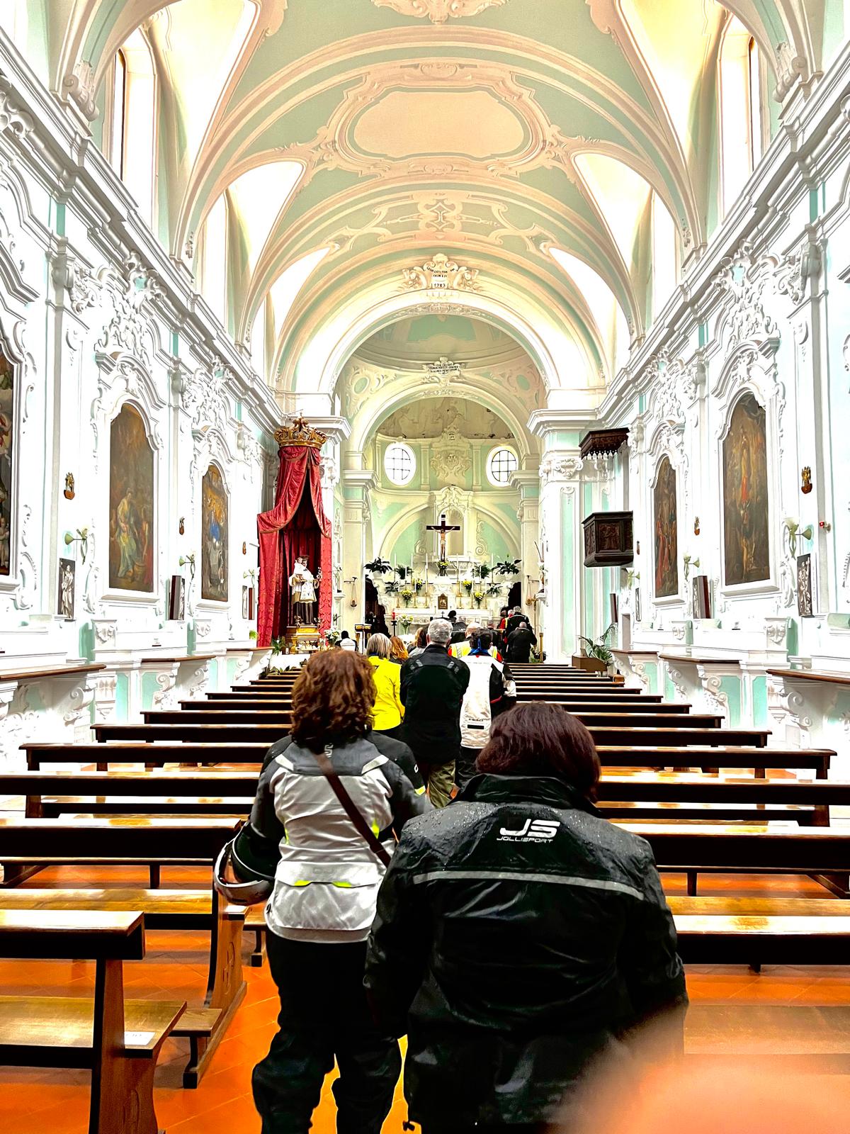 42 La Chiesa E A Navata Unica Con Un Interno Del 1700 In Stile Baroccojpg