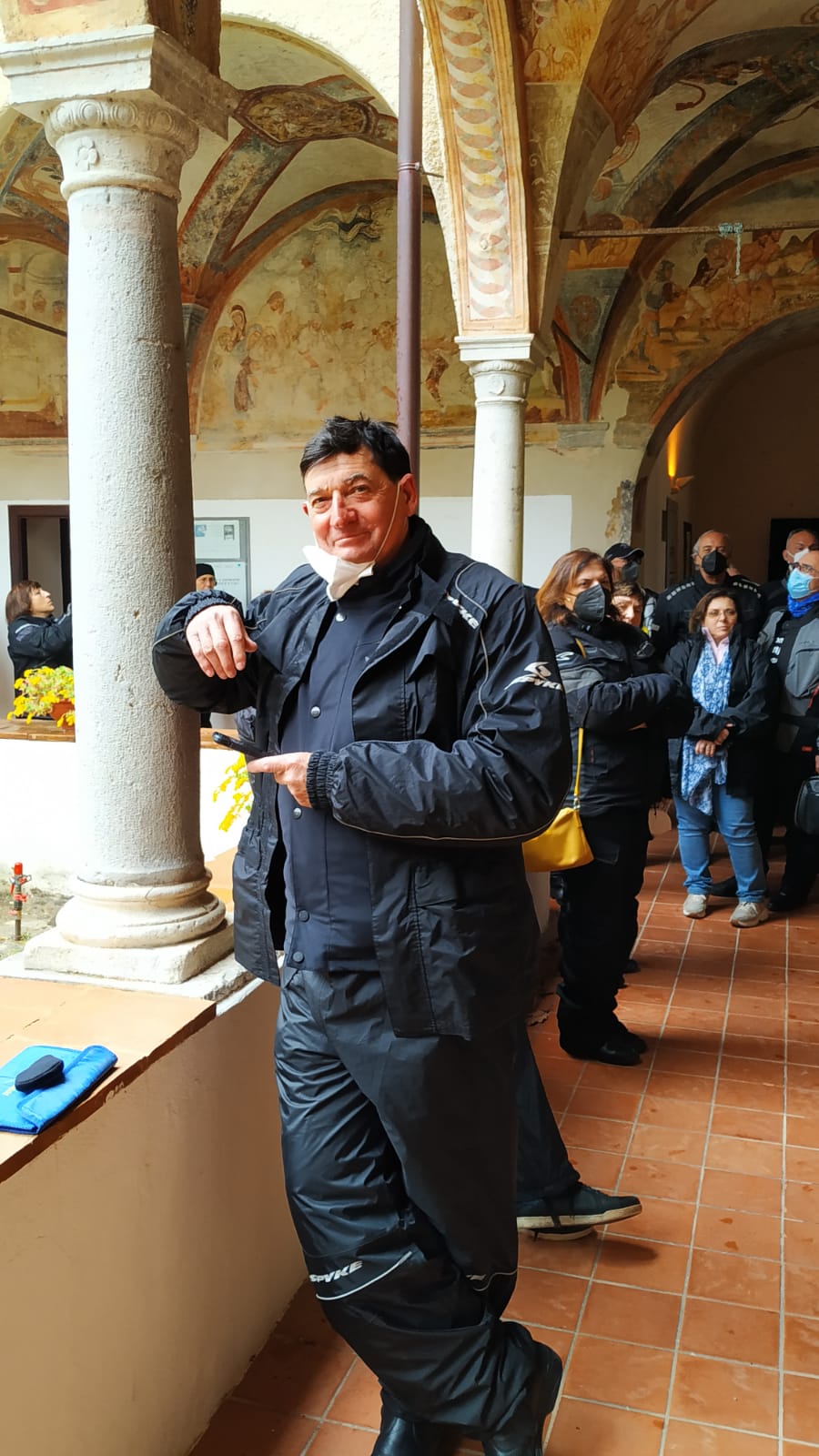 71 Il Presidente Immortalato Mentre Verifica Le Foto Fatte