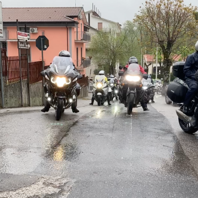 81 Si Sfila Ad Uno Ad Uno Dal Paese