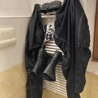 84 Arrivati In Hotel Si Procede Ad Asciugare Il Bucato 