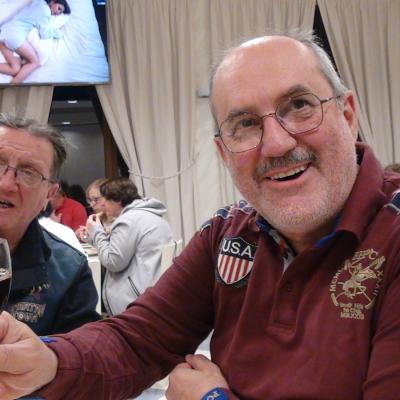 85 Prima Cena In Hotel Non Si Risparmiano I Brindisi Di Ferdinando E Gennaro