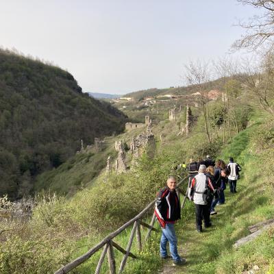 111 Lungo Rupi Inaccessibili E Su Strapiombi