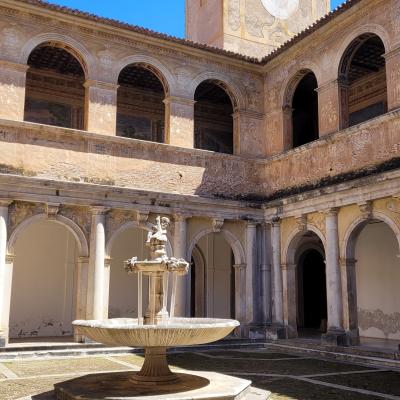 38 Da Un Loggiato Dal Quale Si Eleva La Torre Dell Orologio
