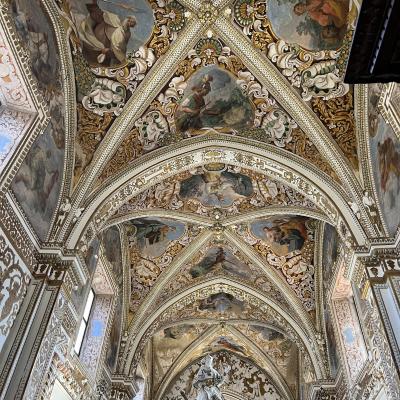 42 La Chiesa E Decorata Con Stucchi Dorati Di Gusto Settecentesco Che Vanno A Sovrapporsi Ad Una Struttura Sicuramente Trecentesca