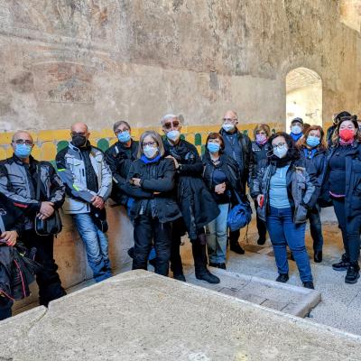 45 Affreschi Un Po Offuscati Dal Tempo E Dai Fumi Della Cucina Decorano La Volta A Botte