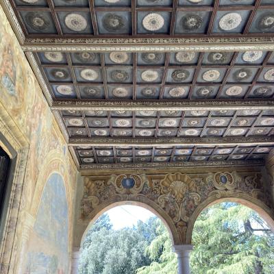 62 Nella Loggia Del Priore Vi Sono Scene Dipinte Da Francesco De Martino Da Buonabitacoio In Questo Caso Paesaggi Marini Richiamano Molto Da Vicino Le Pitture Che Decorano La Loggia Della Foresteria