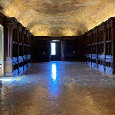 73 Uno Degli Ambienti Piu Belli E Suggestivi Dell Intero Complesso Monastico. Oggi Chiusa Al Pubblico Per La Salvaguardia Del Pavimento Maiolicato