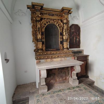 95 Nella Navata Laterale Un Altare Barocco Sovrastato Da Una Nicchia Con Un Busto Della Madonna Addolorata