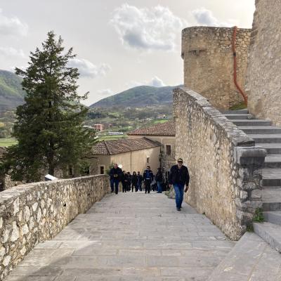 96 Si Sale Per Raggiungere La Porta Del Castello Caracciolo Di Brienza