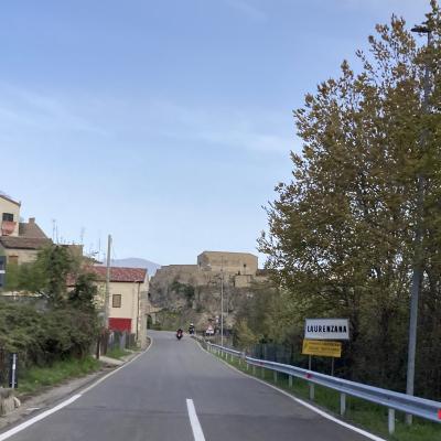 11 Ed Eccoci A Laurenzana Con Davanti A Noi Il Castello