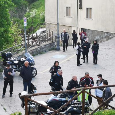 12 Parcheggiate Le Moto Ci Raduniamo Per Incontrare La Nostra Guida