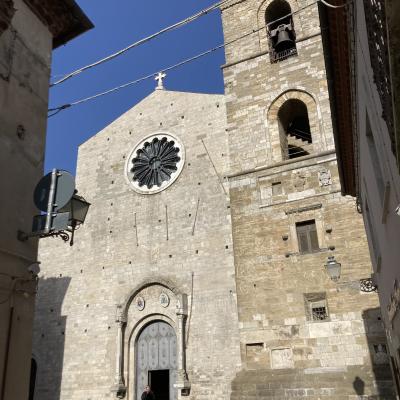 120 Dedicata A Santa Maria Assunta E San Canio E Considerato Il Monumento Piu Romanico Di Tutta L Area Mediterranea Ha Un Aspetto Molto Rilevante Nel Senso Che E Molto Simile All Abbazia Di Cluney In Francia