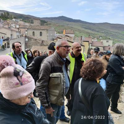 28 Finita L Introduzione Iniziamo A Salire Verso Il Castello
