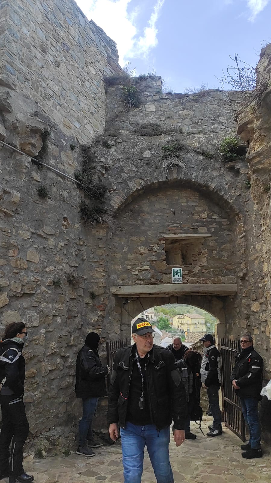 31 Varchiamo La Porta D Accesso Del Castello
