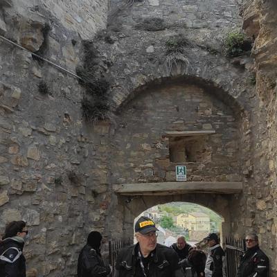 31 Varchiamo La Porta D Accesso Del Castello