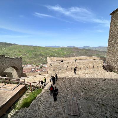 52 Nella Prima Meta Del Xiii Secolo Con L Arrivo Degli Svevi Il Castello Viene Menzionato In Un Catalogus Normanno Come Struttura Fortificata Con Funzioni Prevalentemente Militari