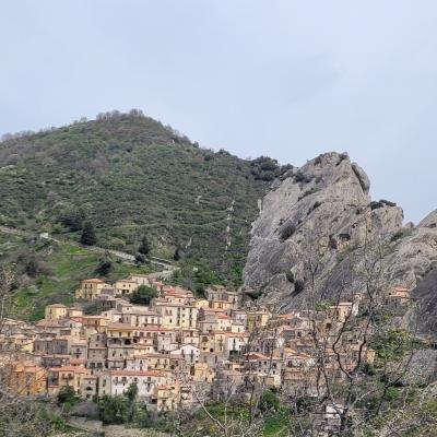 85 Nel Tempo La Pioggia E Il Vento Hanno Scavato In Questa Roccia Arenaria Sagome A Cui La Tradizione Popolare Ha Dato Nomi Particolari Tipo Becco Della Civetta Bocca Di Leone Incudine E Di Aquila Reale