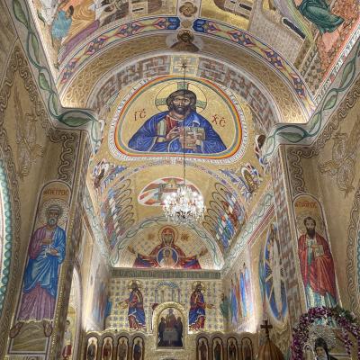 14 La Peculiarita Della Chiesa Matrice E L Interno Interamente Mosaicato Con Tessere Dorate E Policrome Intagliate A Mano