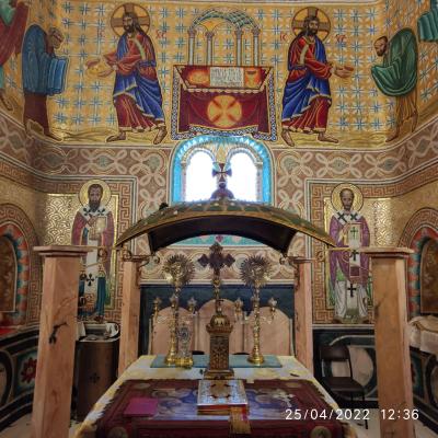 23 La Parete Dell Iconostasi E Decorata Sulla Parte Anteriore Con Motivi Floreali E Sulla Parte Posteriore Sono Stati Collocati San Michele E San Gabriele. Al Centro E Raffigurato Un Tetramorfo