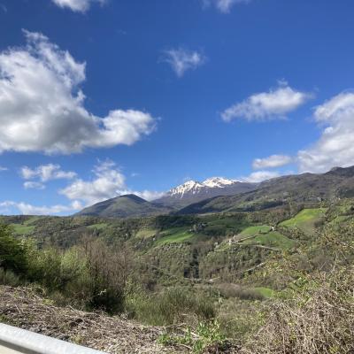 4 In Lontananza Le Montagne Del Lago Laudemio