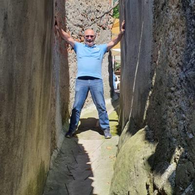101 L Incredibile Tony A Sostegno Delle Pareti Basta Vino Tony