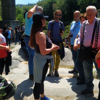 26 Qualche Metro Dopo Attraverso Una Diramazione Si Giunge Ad Una Passerella Vicino All Opera Di Presa Dell Enel Che Attraversa Il Fiume Alcantara