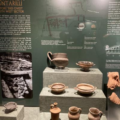 63 La Prima Sala E Dedicata Al Periodo Protostorico Vetrine E Apparato Didattico Documentano L Esistenza Di Un Insediamento Di Siculi Risalente Alla Fine Dell Eta Del Bronzo Xiii Xii Sec. A.c