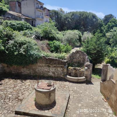 73 Piccolo Chiostro Al Suo Interno Con Cisterna E Fontana