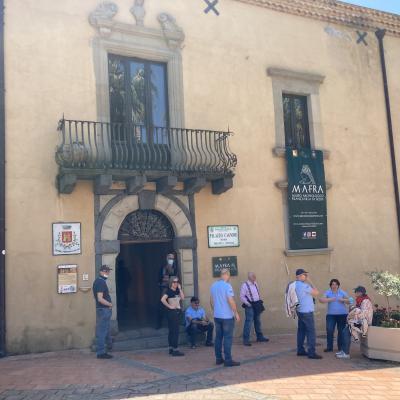 74 Finita La Visita Ci Apprestiamo A Ritornare Alla Moto Non Dopo Aver Ringraziato Gli Addetti Del Museo
