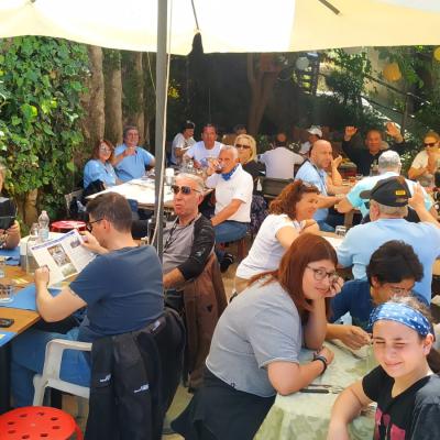 83 In Attesa Degli Antipasti I Ragazzi Sono Affamati