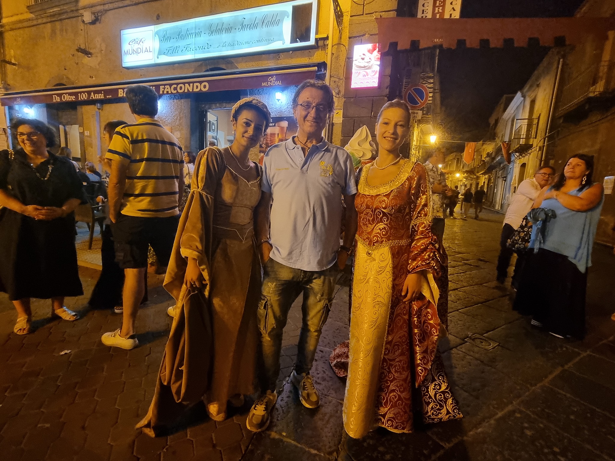 007 Re Ferdinando Non Perde Tempo Con Le Due Damigelle Di Corte