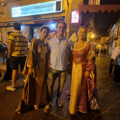 007 Re Ferdinando Non Perde Tempo Con Le Due Damigelle Di Corte