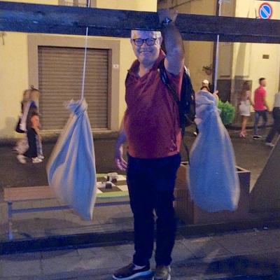 011 Fate Attenzione A Francesco Cosa Contengono Quelle Sacche