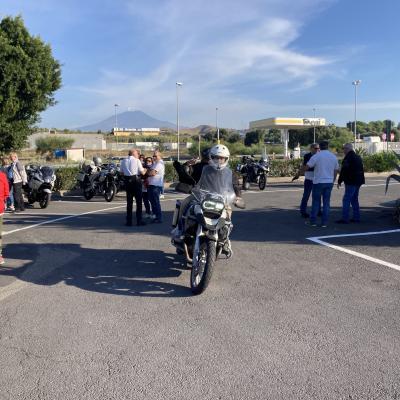 002 Ed Ecco Il Ritardatario L Ultimo Paga Per Tutti